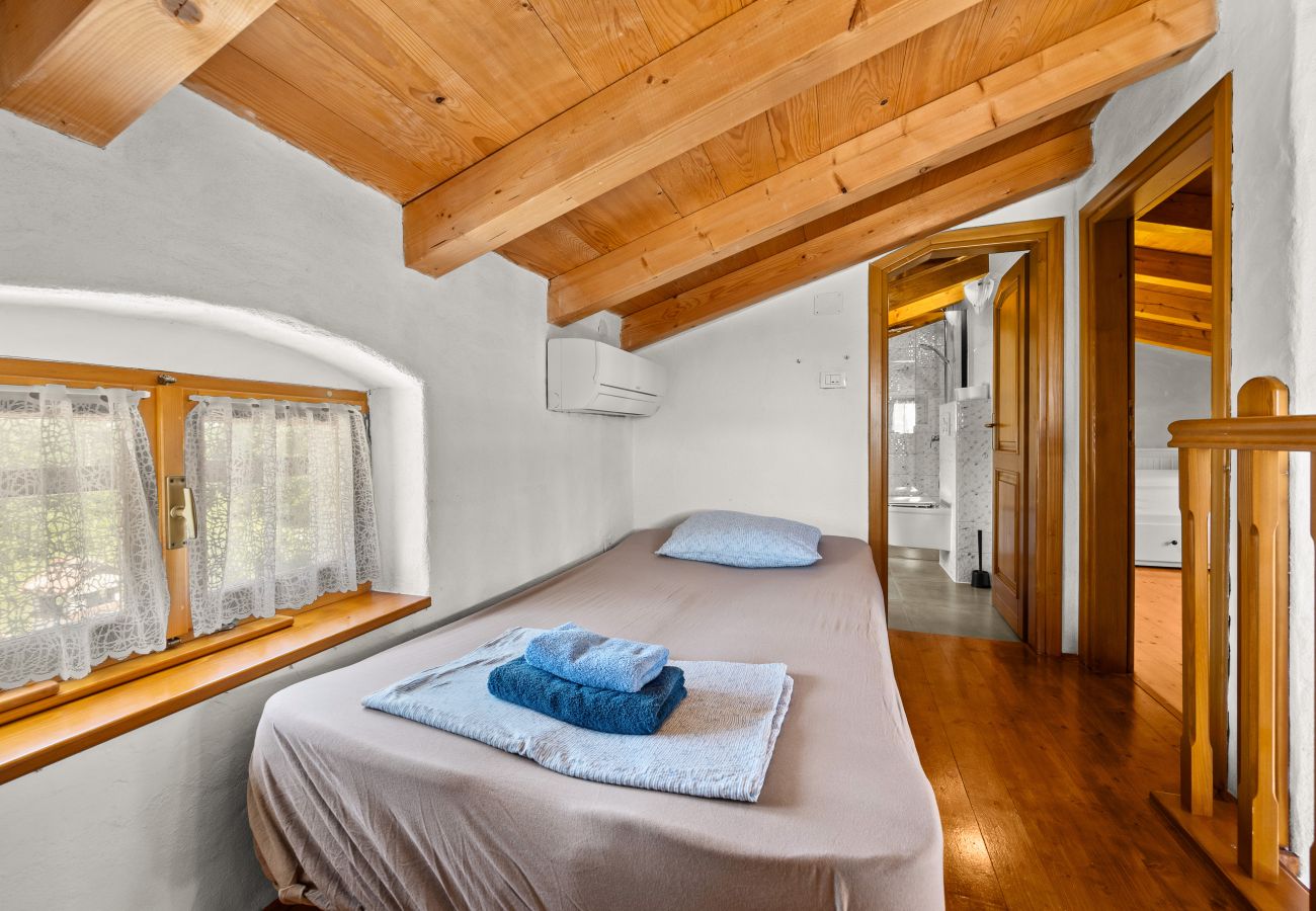 Villa a Divšici - Villa Boduleri for 9 people in Central Istria with private pool & children playground 
