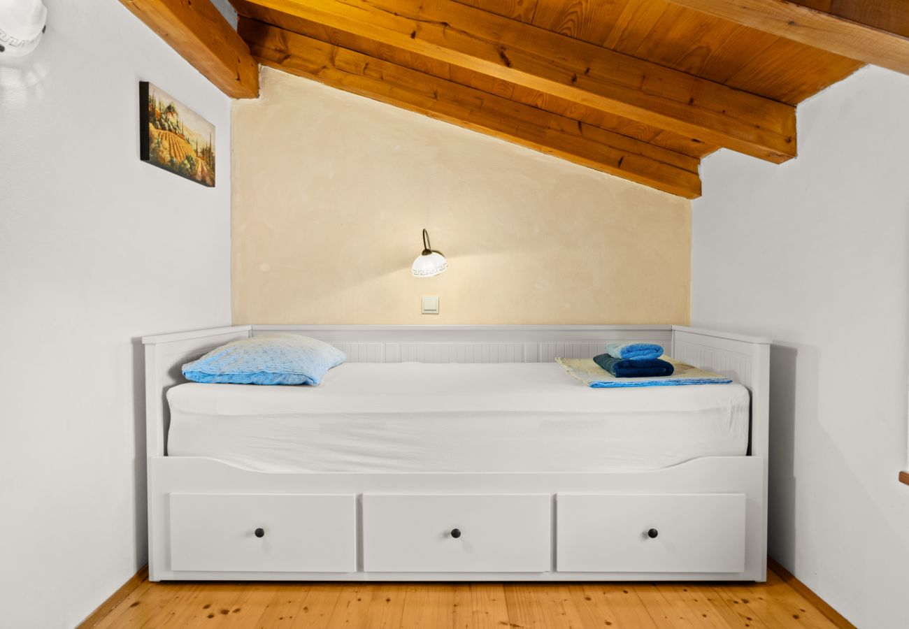Villa a Divšici - Villa Boduleri for 9 people in Central Istria with private pool & children playground 