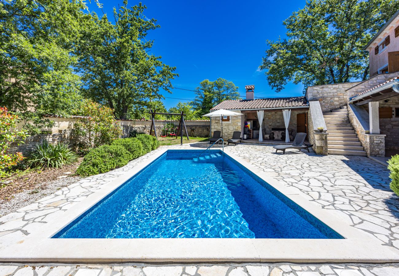 Villa a Divšici - Villa Boduleri for 9 people in Central Istria with private pool & children playground 