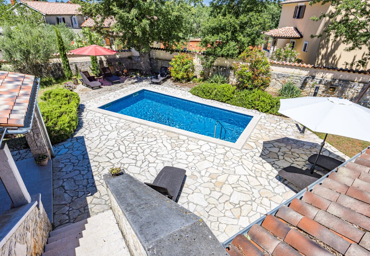Villa a Divšici - Villa Boduleri for 9 people in Central Istria with private pool & children playground 
