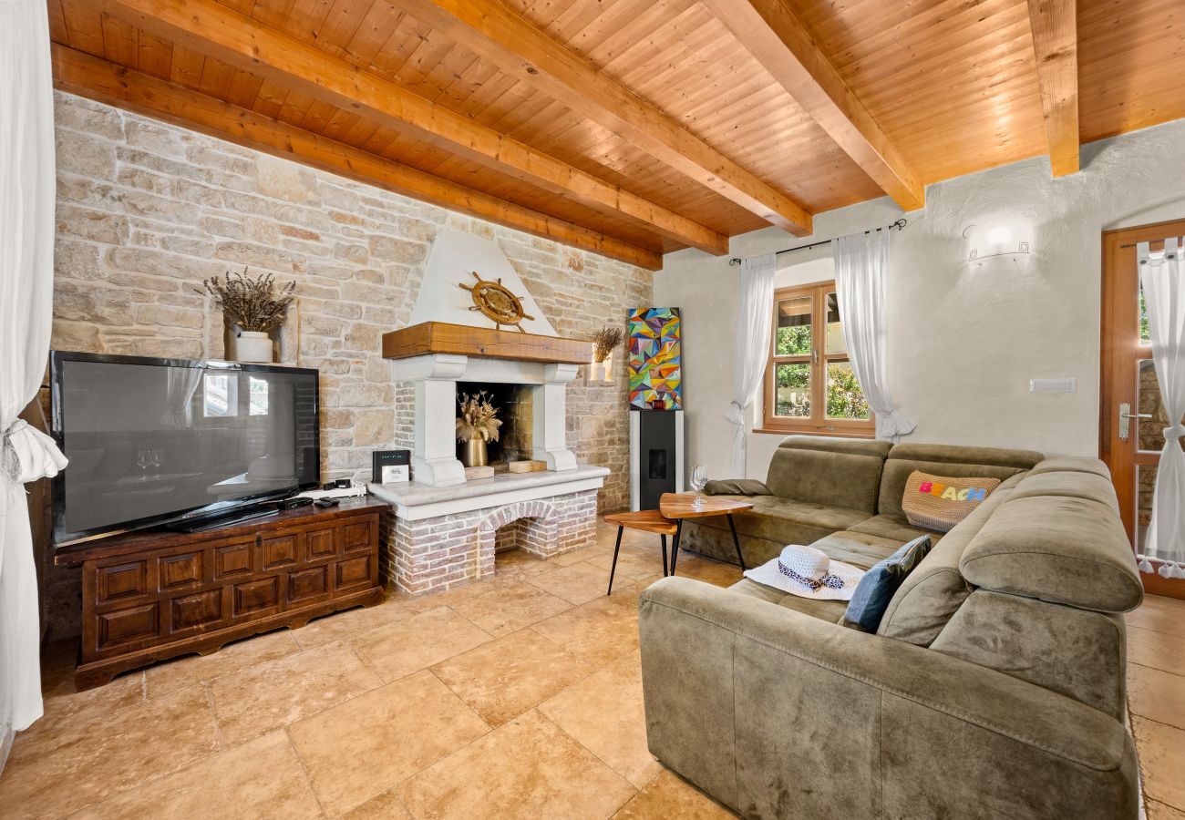 Villa a Divšici - Villa Boduleri for 9 people in Central Istria with private pool & children playground 