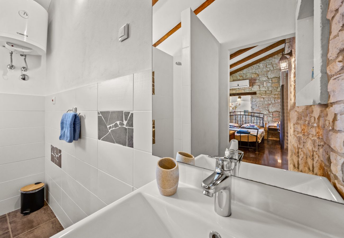 Villa a Divšici - Villa Boduleri for 9 people in Central Istria with private pool & children playground 