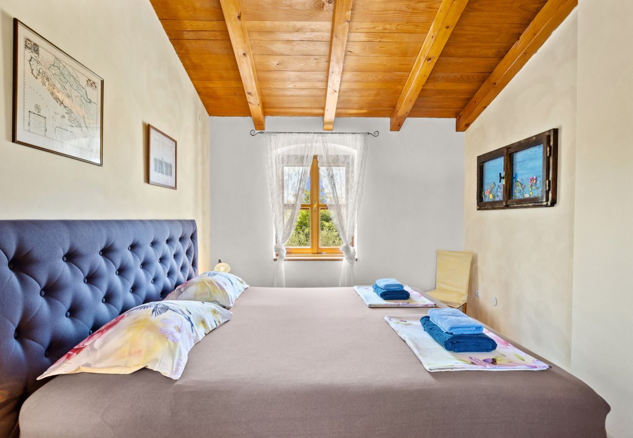 Villa a Divšici - Villa Boduleri for 9 people in Central Istria with private pool & children playground 