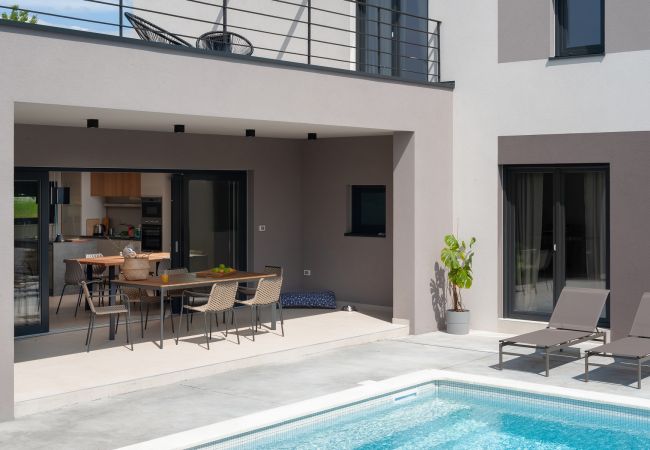 Villa a Gajana - Villa Median for 10 people with sea view, kids playground & pet friendly - only 3 km from beach  Villa a Gajana - Villa Median for 10 people with sea view, kids playground & pet friendly - only 3 km from beach