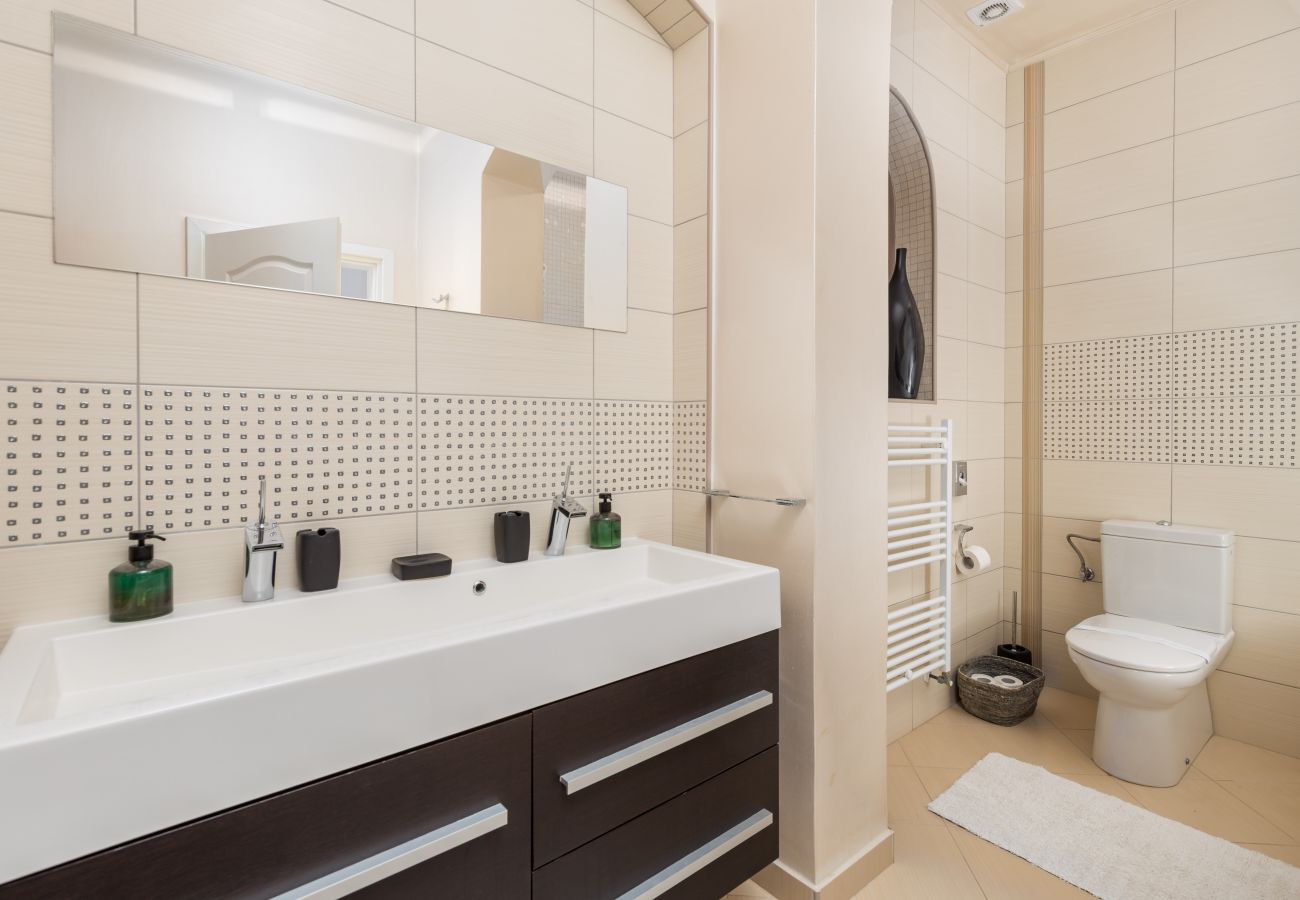Villa a Umag - Villa Magnolia in Umag for 10 persons - beachfront - with sea view, jacuzzi and fitness area