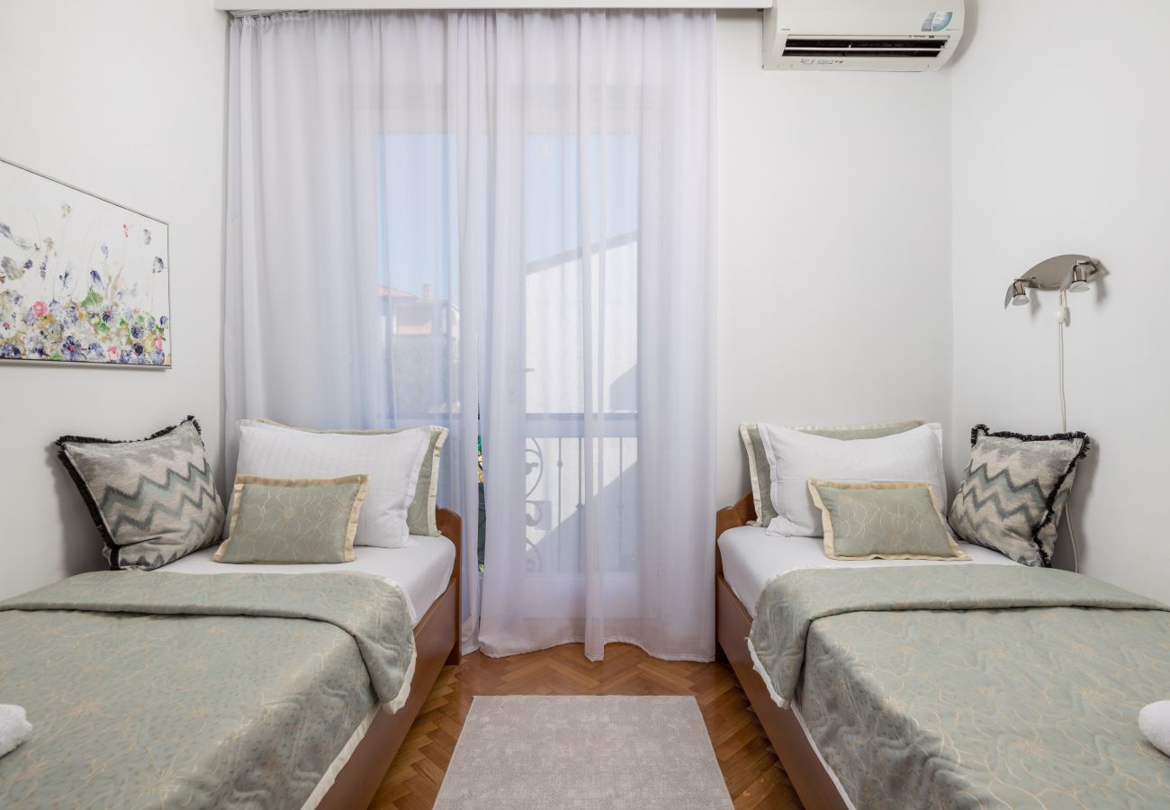 Villa a Umag - Villa Magnolia in Umag for 10 persons - beachfront - with sea view, jacuzzi and fitness area