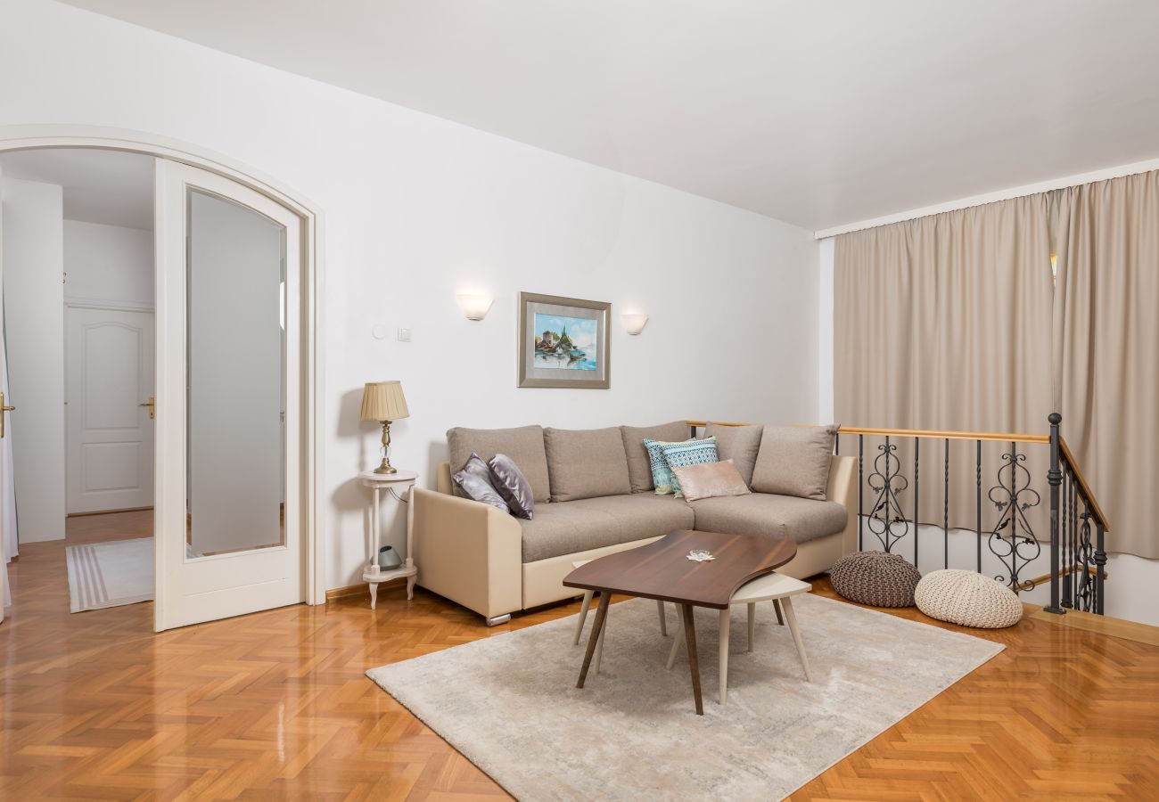 Villa a Umag - Villa Magnolia in Umag for 10 persons - beachfront - with sea view, jacuzzi and fitness area