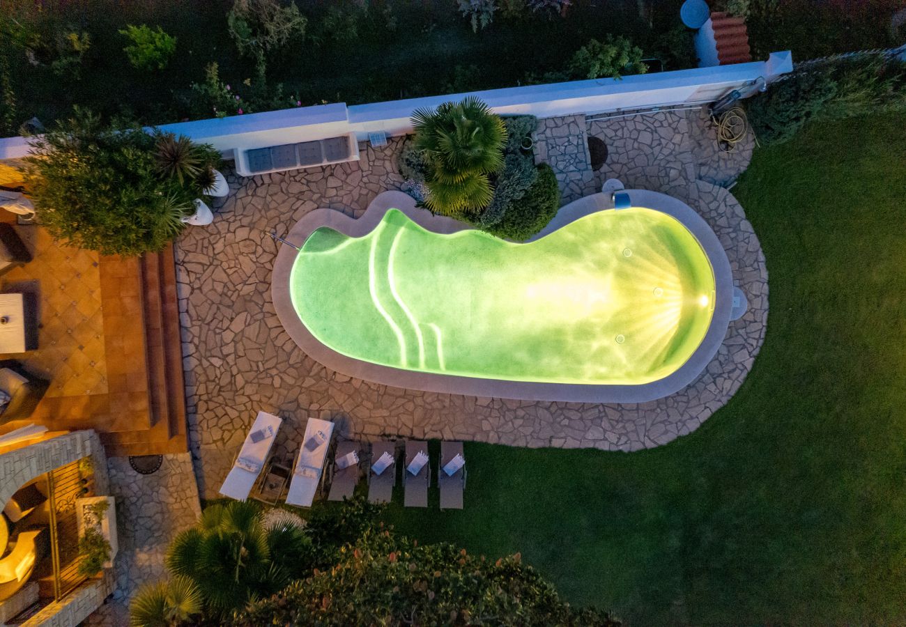 Villa a Umag - Villa Magnolia in Umag for 10 persons - beachfront - with sea view, jacuzzi and fitness area