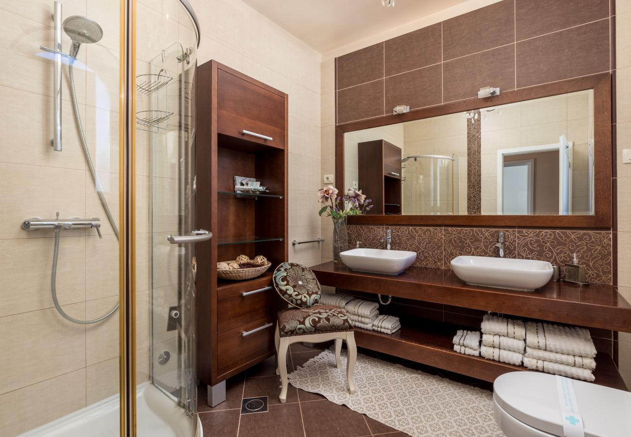 Villa a Umag - Villa Magnolia in Umag for 10 persons - beachfront - with sea view, jacuzzi and fitness area