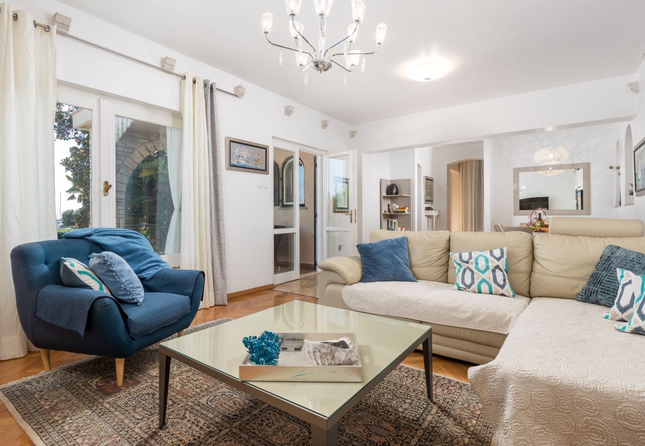 Villa a Umag - Villa Magnolia in Umag for 10 persons - beachfront - with sea view, jacuzzi and fitness area