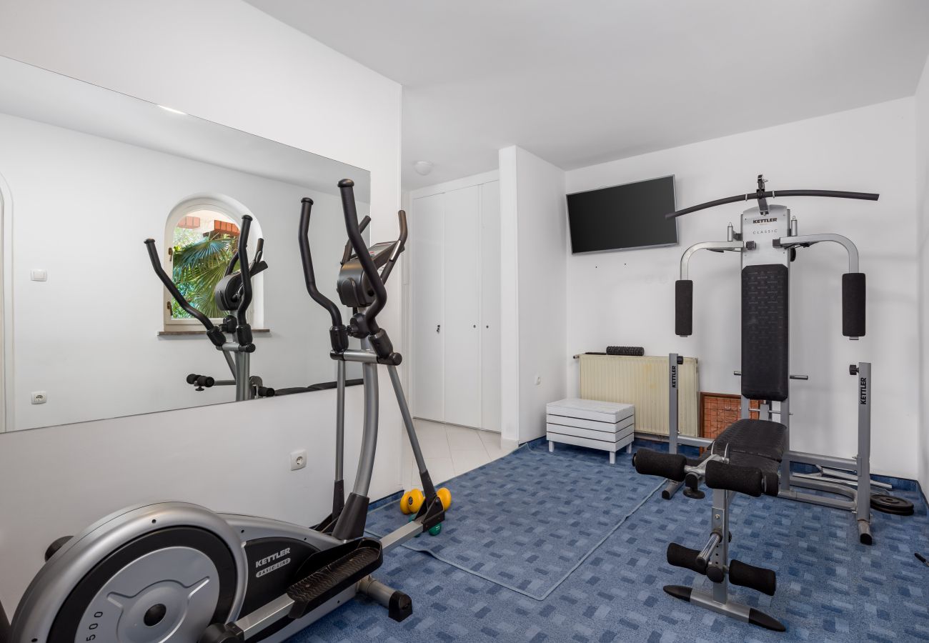 Villa a Umag - Villa Magnolia in Umag for 10 persons - beachfront - with sea view, jacuzzi and fitness area