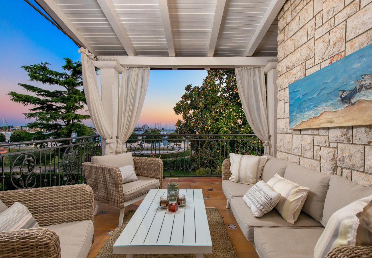 Villa a Umag - Villa Magnolia in Umag for 10 persons - beachfront - with sea view, jacuzzi and fitness area