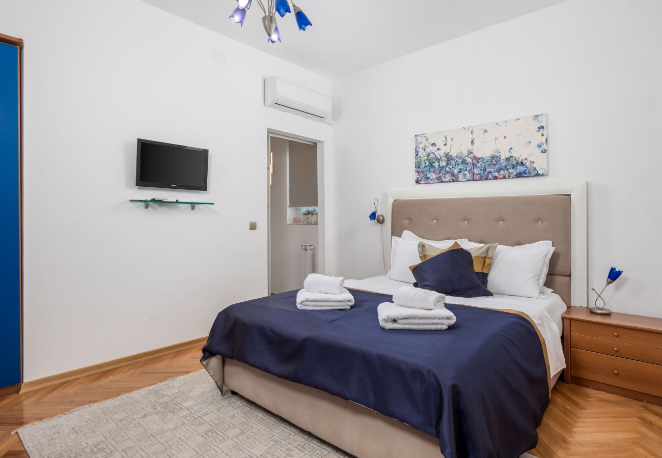 Villa a Umag - Villa Magnolia in Umag for 10 persons - beachfront - with sea view, jacuzzi and fitness area