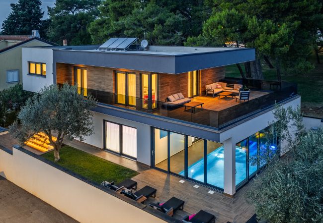 Villa a Fažana - Villa Palatium III in Fažana for 8 people only 200 meters from the sea with sauna & indoor-outside heated pool