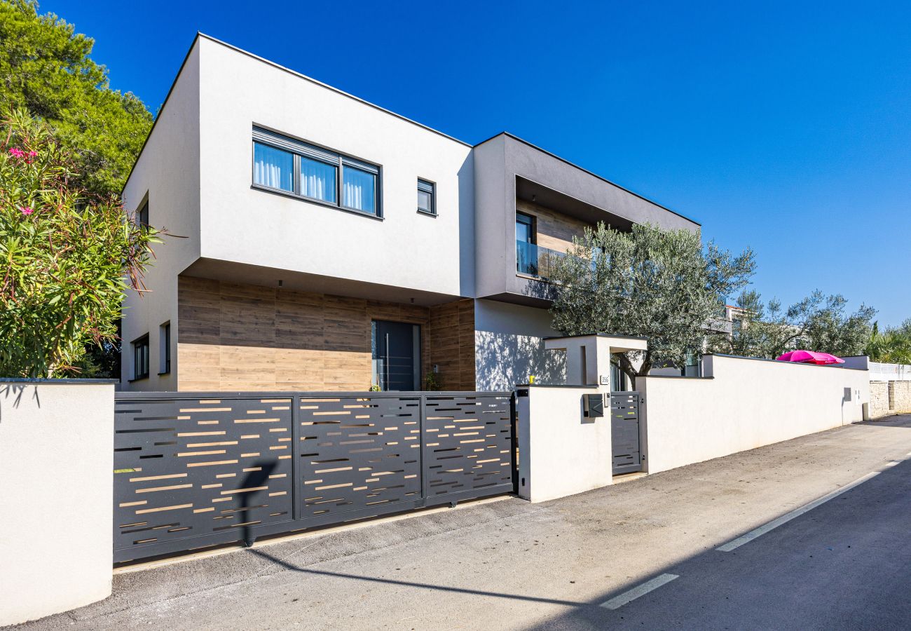 Villa a Fažana - Villa Palatium III in Fažana for 8 people only 200 meters from the sea with sauna & indoor-outside heated pool