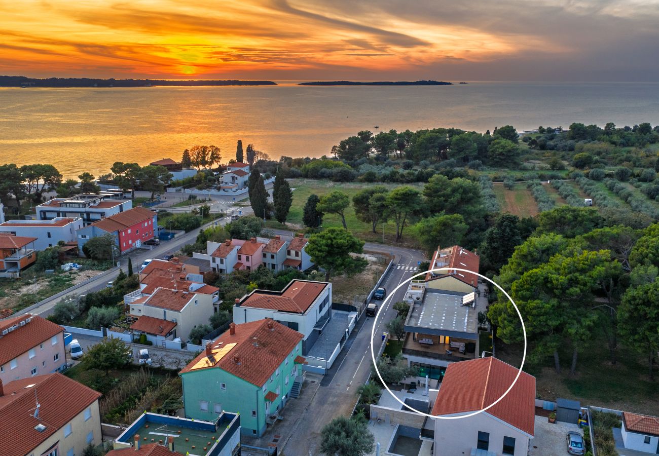 Villa a Fažana - Villa Palatium III in Fažana for 8 people only 200 meters from the sea with sauna & indoor-outside heated pool