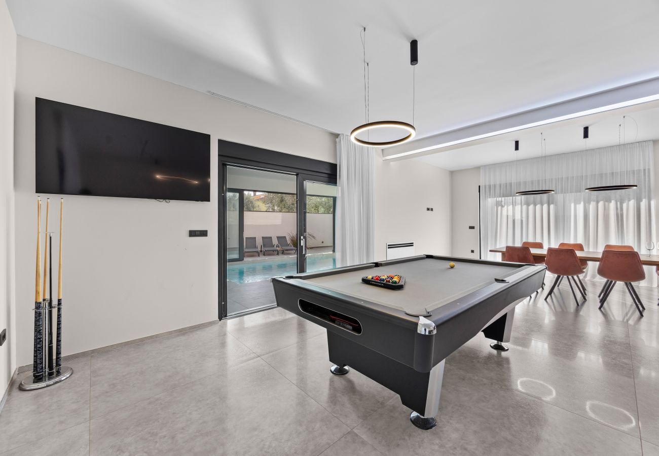 Villa a Fažana - Villa Palatium III in Fažana for 8 people only 200 meters from the sea with sauna & indoor-outside heated pool