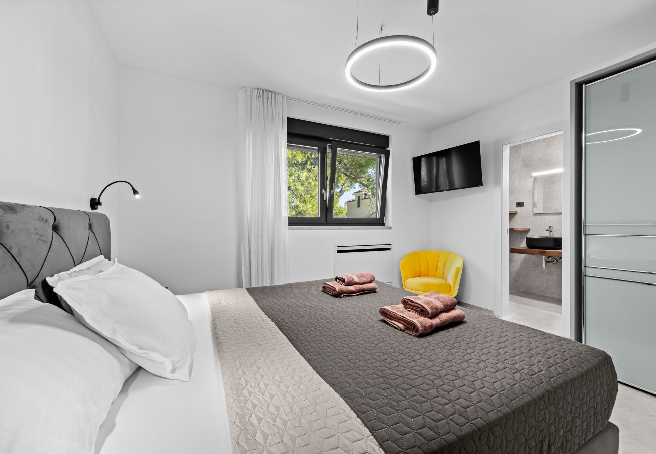 Villa a Fažana - Villa Palatium III in Fažana for 8 people only 200 meters from the sea with sauna & indoor-outside heated pool