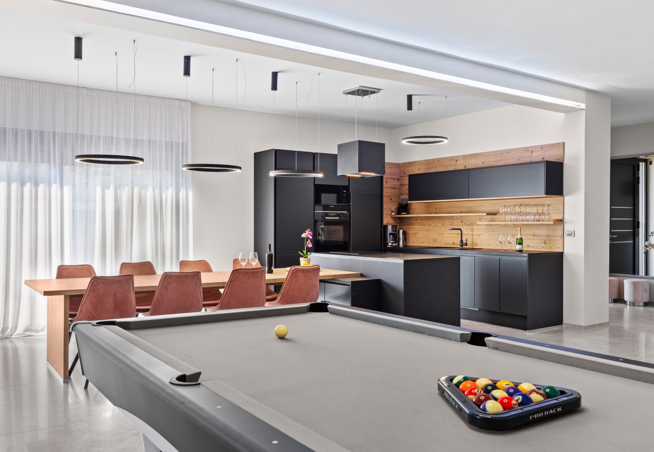 Villa a Fažana - Villa Palatium III in Fažana for 8 people only 200 meters from the sea with sauna & indoor-outside heated pool