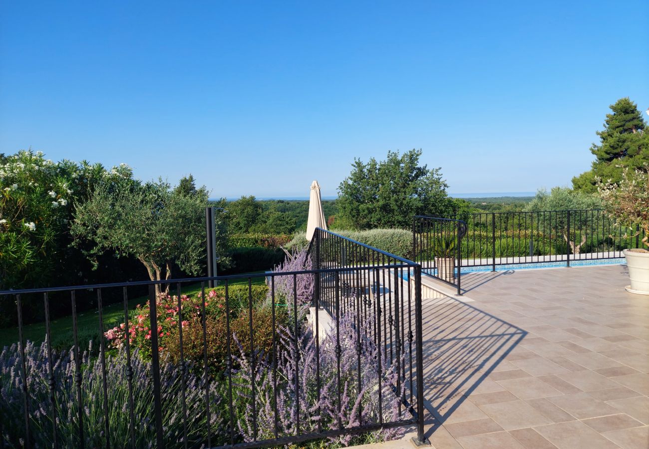Villa a Višnjan - Villa Sterpazzi for 8 people near Poreč with 38 m2 heated pool, sea view & wellness