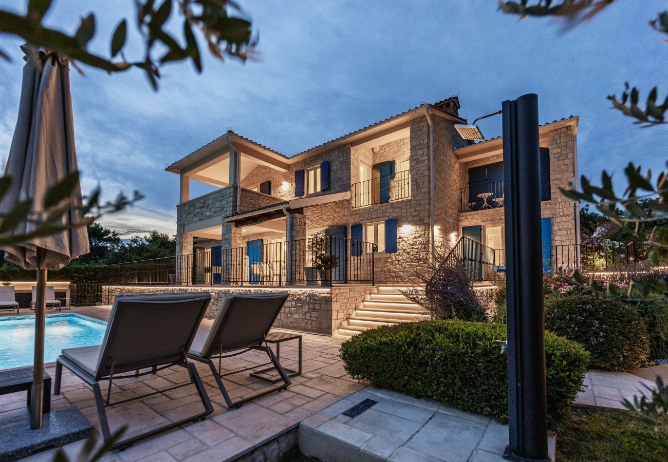 Villa a Višnjan - Villa Sterpazzi for 8 people near Poreč with 38 m2 heated pool, sea view & wellness