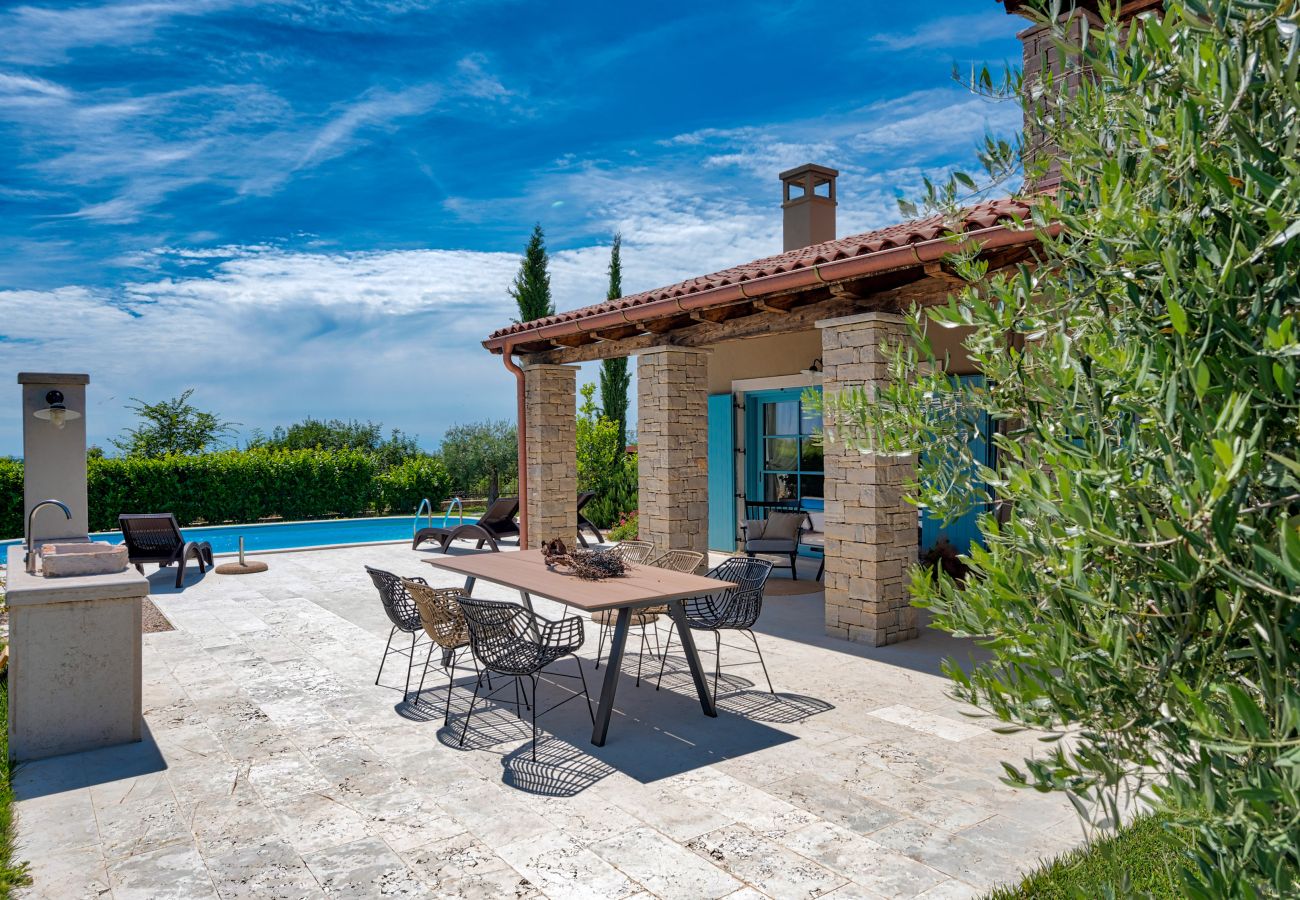 Villa a Vardica - Villa Toscana for 6 people near Umag with private pool, jacuzzi & sea view - pet friendly