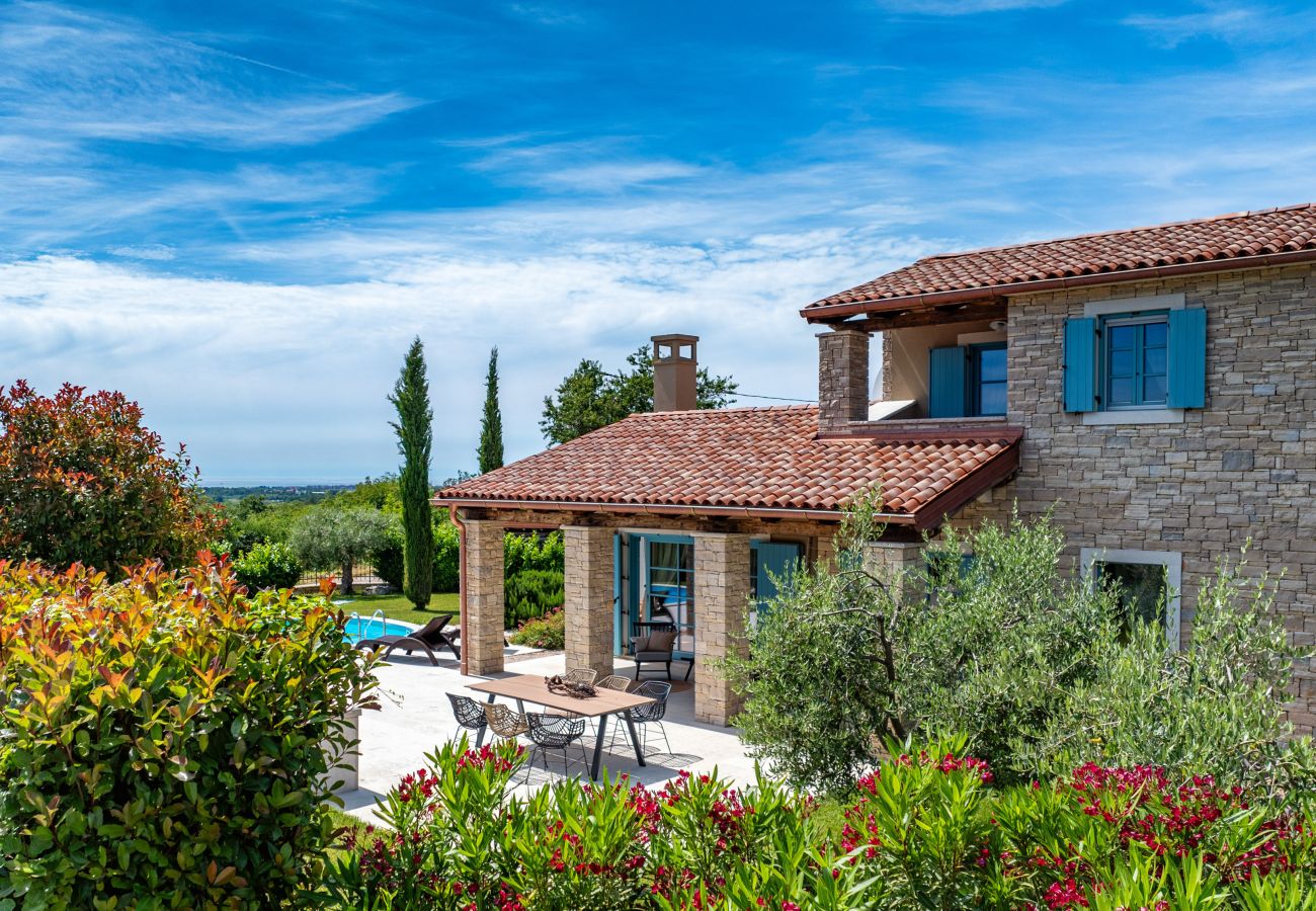Villa a Vardica - Villa Toscana for 6 people near Umag with private pool, jacuzzi & sea view - pet friendly