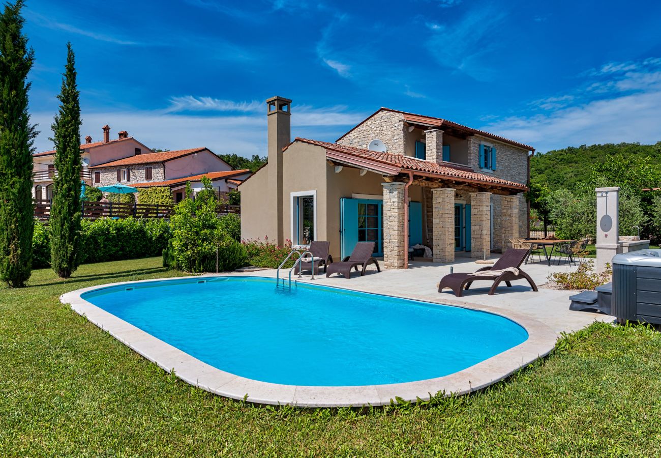 Villa a Vardica - Villa Toscana for 6 people near Umag with private pool, jacuzzi & sea view - pet friendly