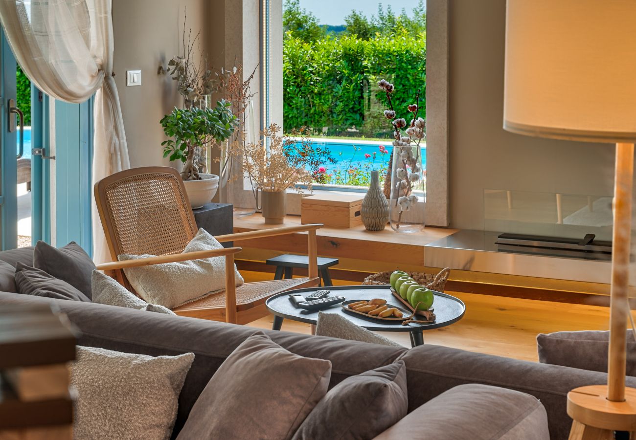 Villa a Vardica - Villa Toscana for 6 people near Umag with private pool, jacuzzi & sea view - pet friendly