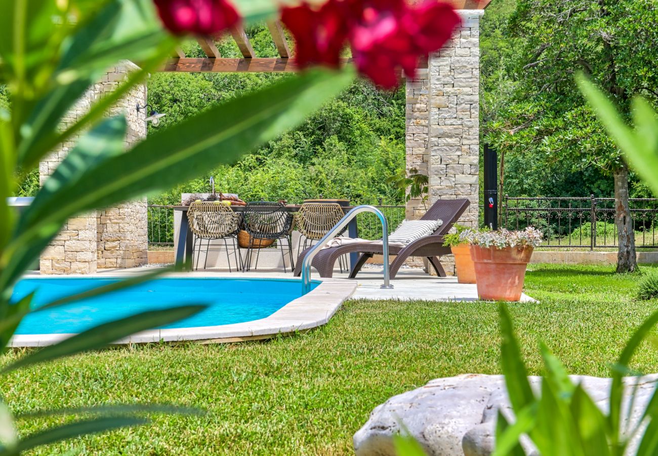 Villa a Vardica - Villa Griota for 8 people near Umag with private pool, jacuzzi & sea view - pet friendly