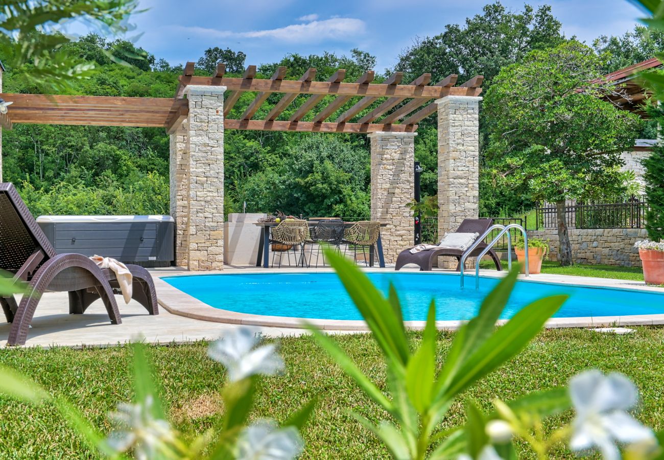 Villa a Vardica - Villa Griota for 8 people near Umag with private pool, jacuzzi & sea view - pet friendly