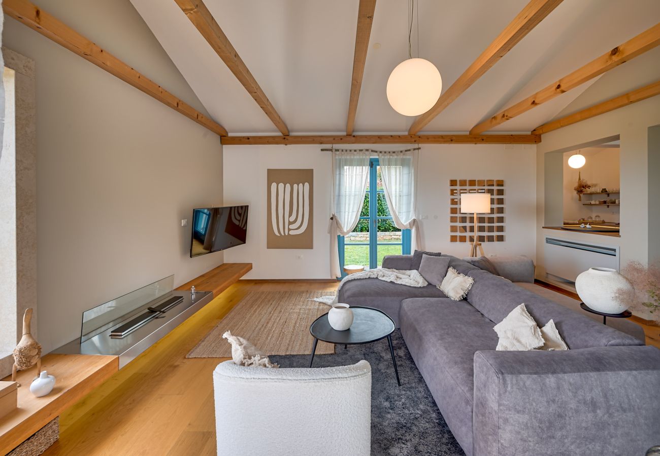 Villa a Vardica - Villa Figlica for 6 people near Umag with private pool, jacuzzi & sea view - pet friendly