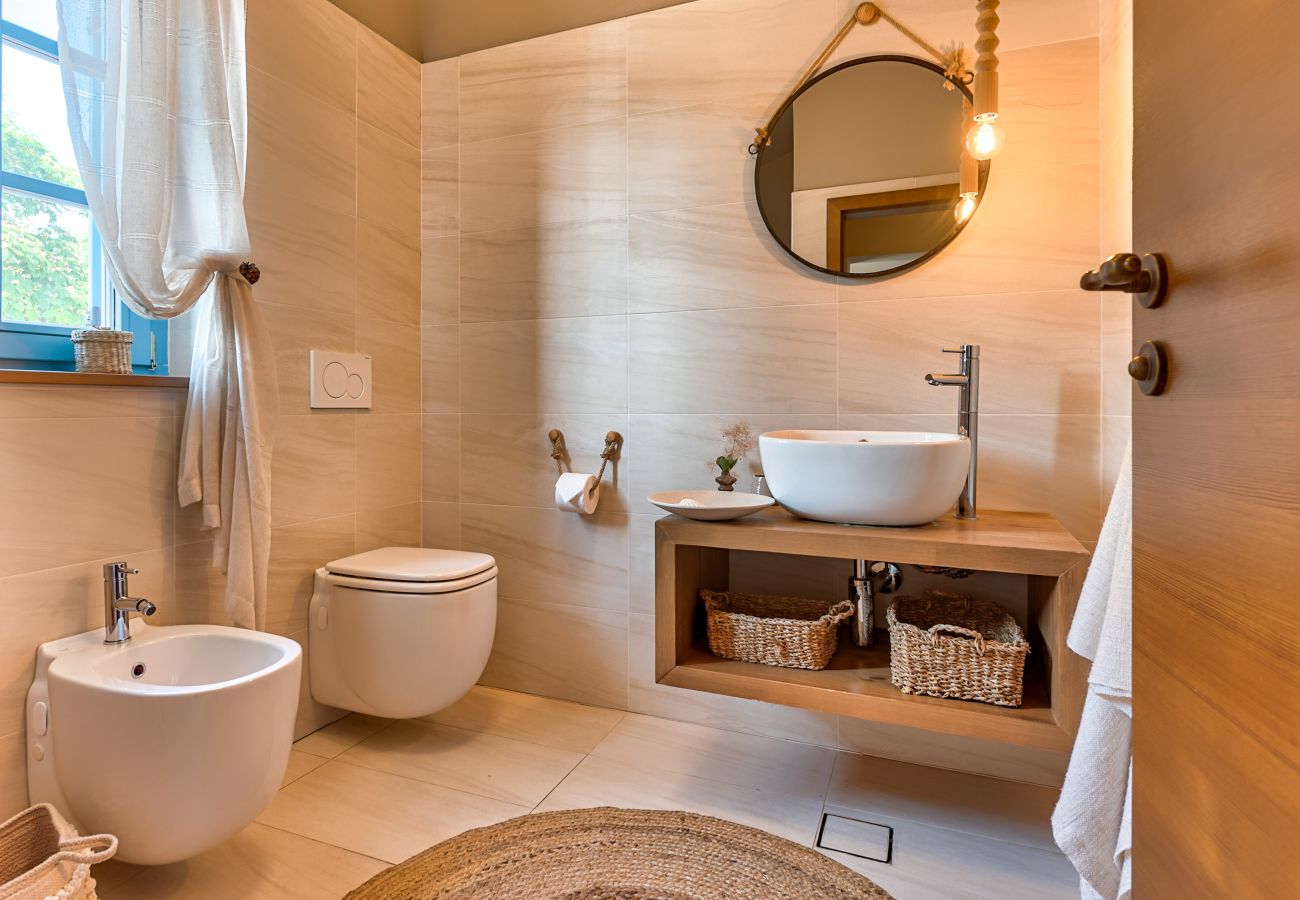 Villa a Vardica - Villa Figlica for 6 people near Umag with private pool, jacuzzi & sea view - pet friendly