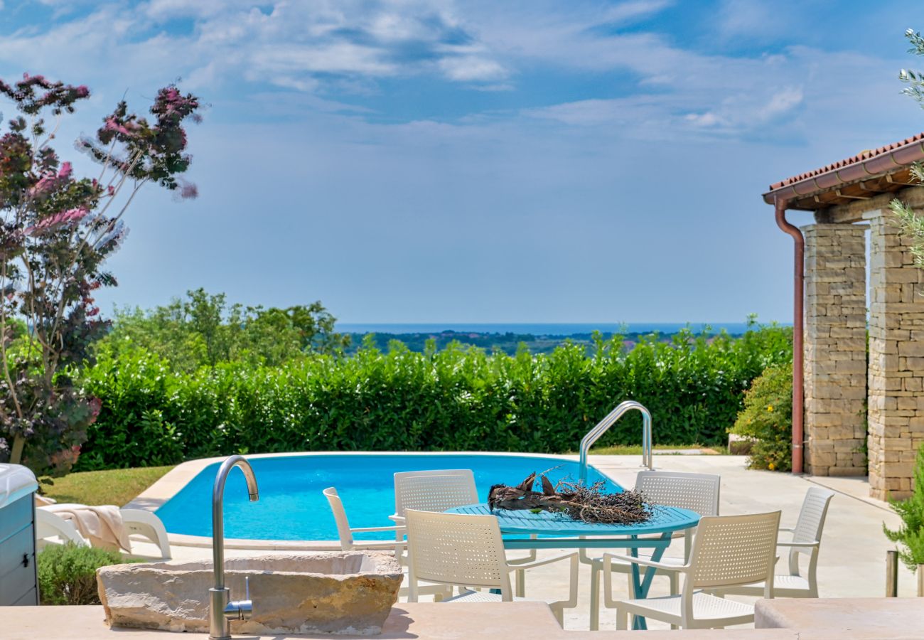 Villa a Vardica - Villa Figlica for 6 people near Umag with private pool, jacuzzi & sea view - pet friendly