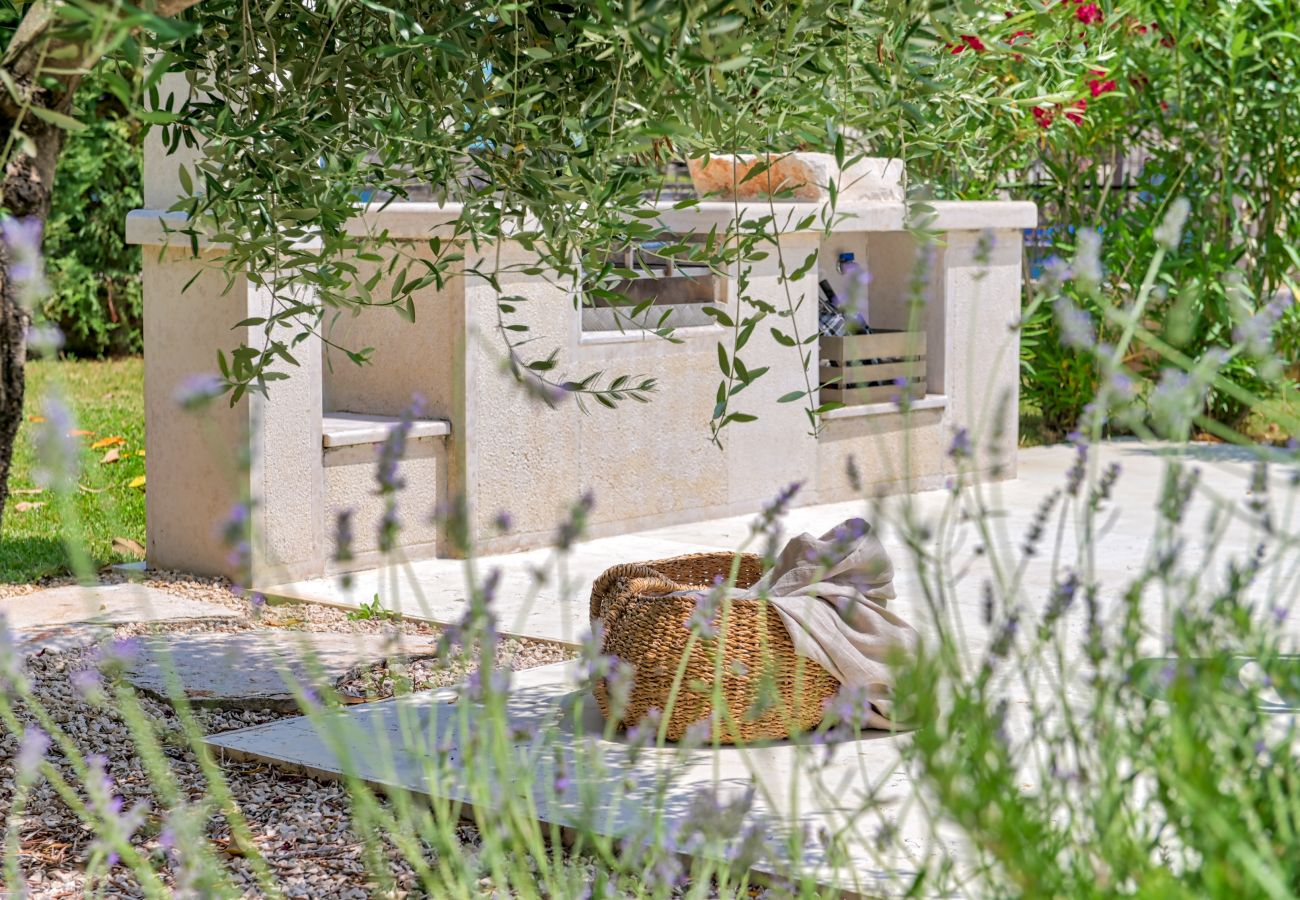 Villa a Vardica - Villa Figlica for 6 people near Umag with private pool, jacuzzi & sea view - pet friendly
