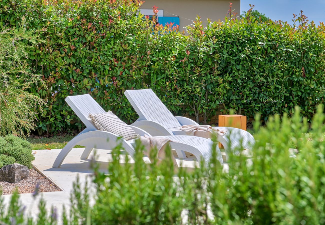 Villa a Vardica - Villa Figlica for 6 people near Umag with private pool, jacuzzi & sea view - pet friendly
