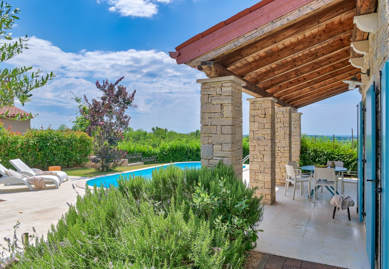 Villa a Vardica - Villa Figlica for 6 people near Umag with private pool, jacuzzi & sea view - pet friendly