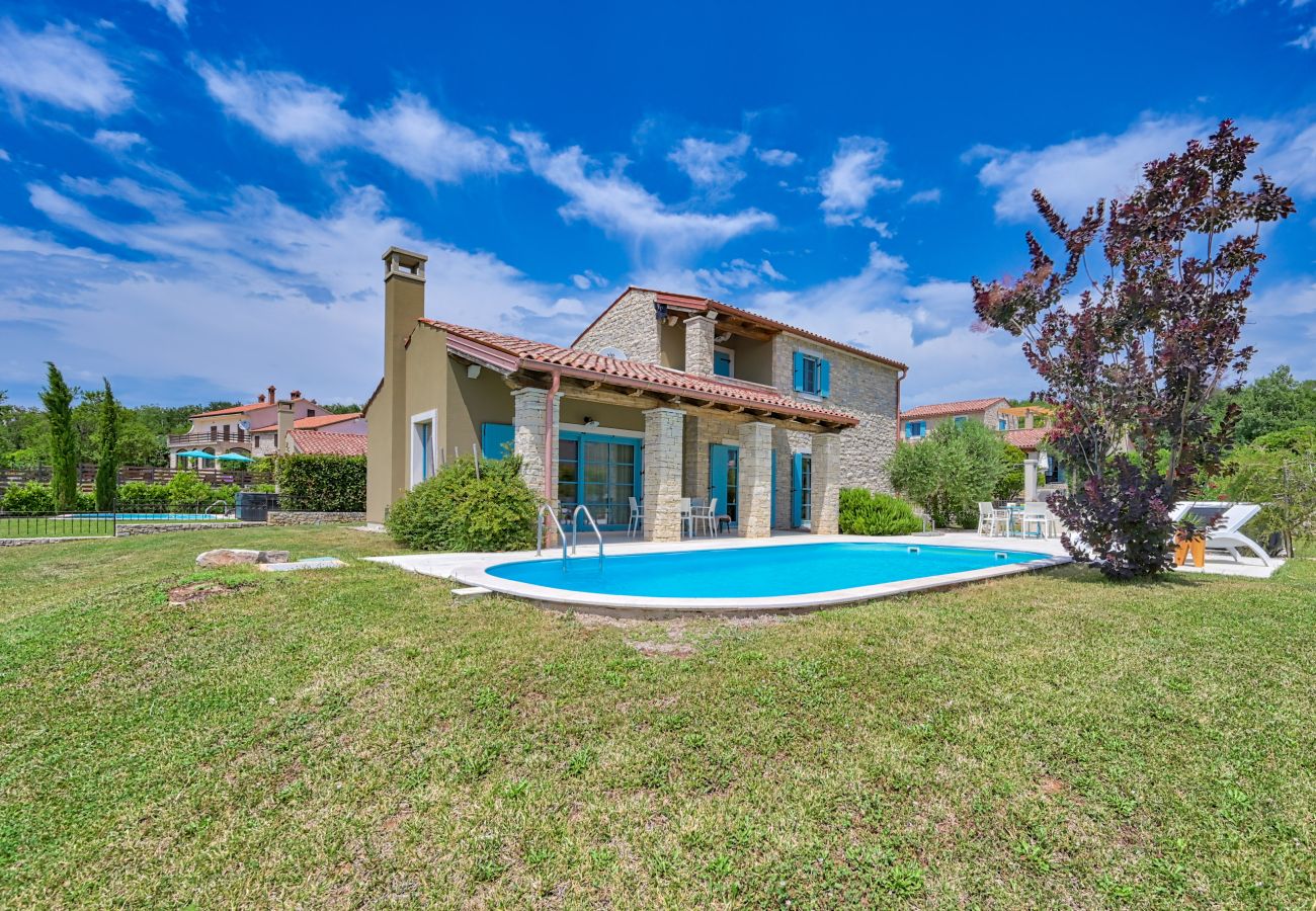 Villa a Vardica - Villa Figlica for 6 people near Umag with private pool, jacuzzi & sea view - pet friendly