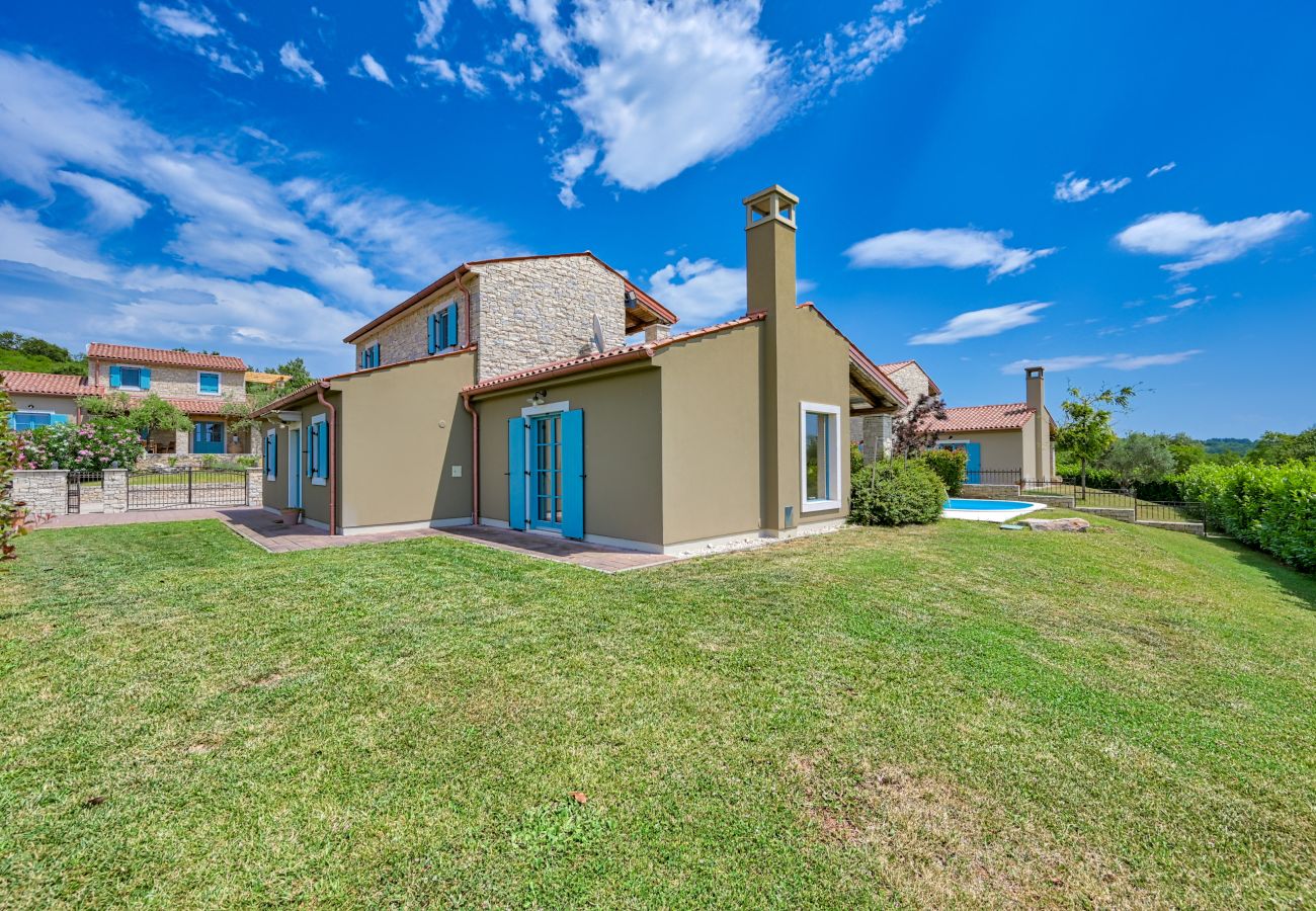 Villa a Vardica - Villa Figlica for 6 people near Umag with private pool, jacuzzi & sea view - pet friendly