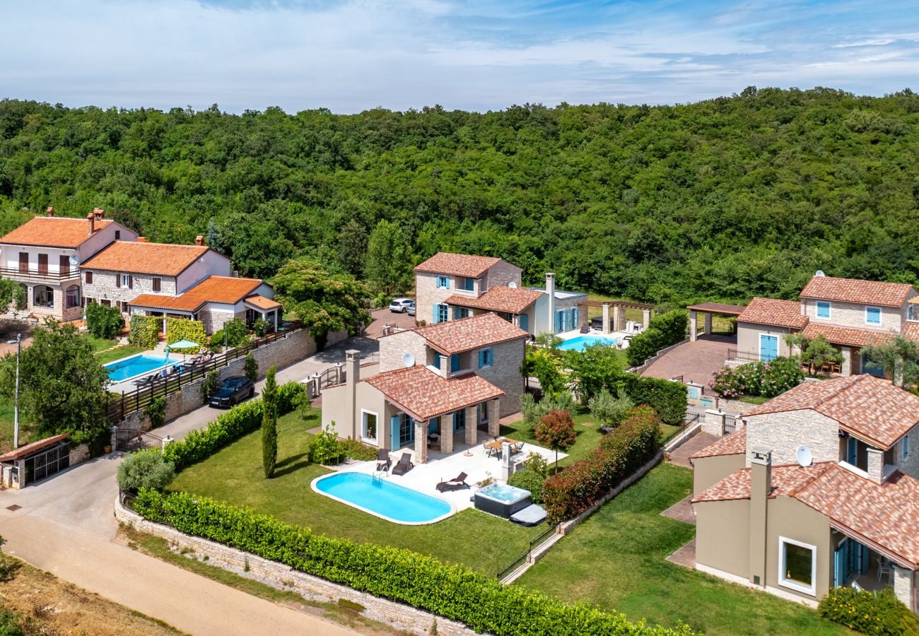 Villa a Vardica - Villa Figlica for 6 people near Umag with private pool, jacuzzi & sea view - pet friendly