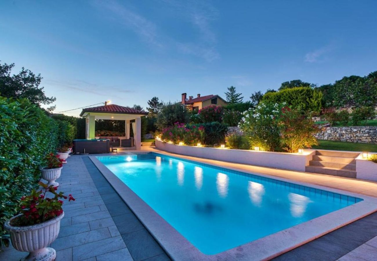 Villa a Ripenda Kras - Villa Ines for 8 people near Labin - Rabac with 48 m2 private pool & jacuzzi - only 4 km to beach