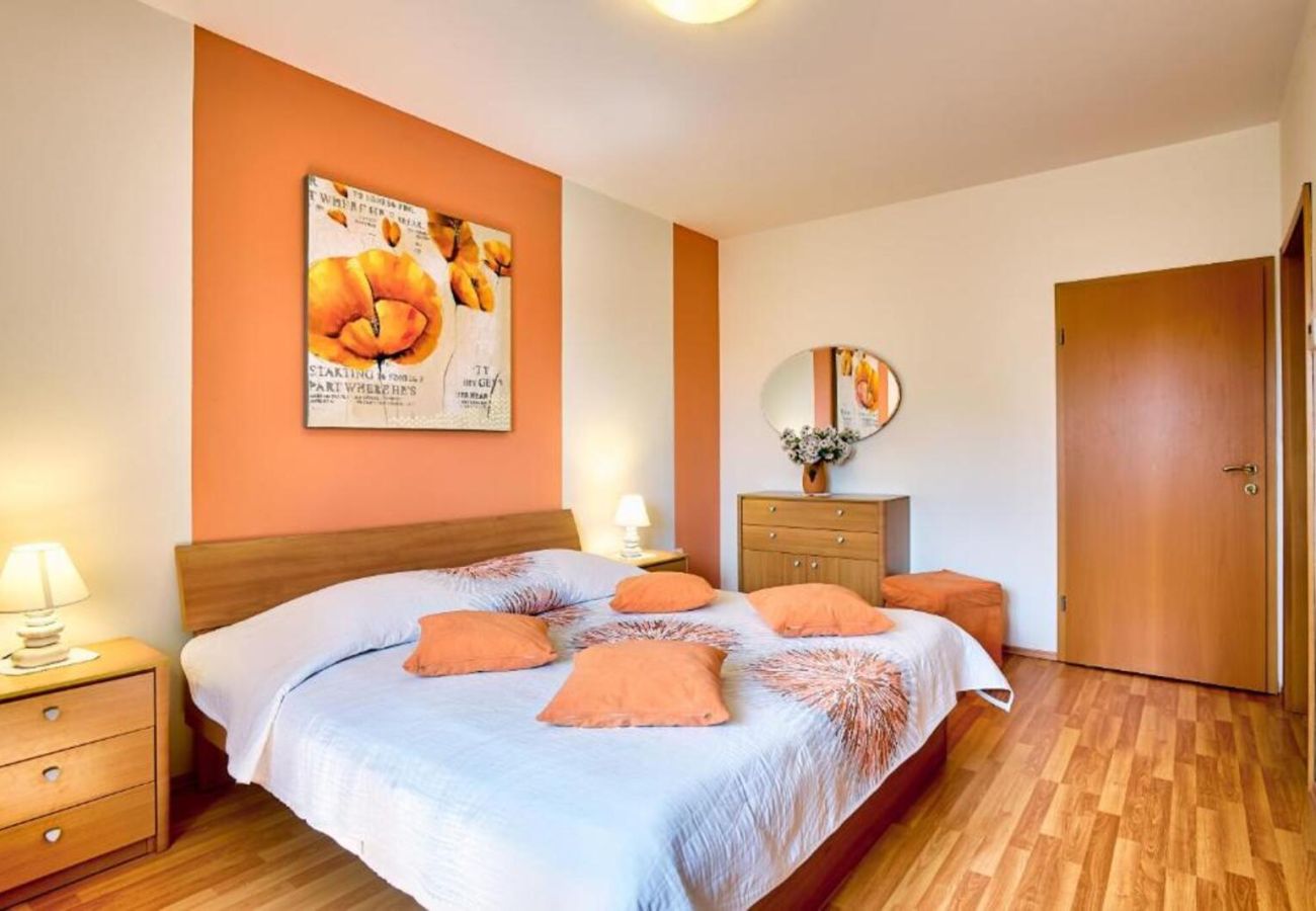 Villa a Ripenda Kras - Villa Ines for 8 people near Labin - Rabac with 48 m2 private pool & jacuzzi - only 4 km to beach