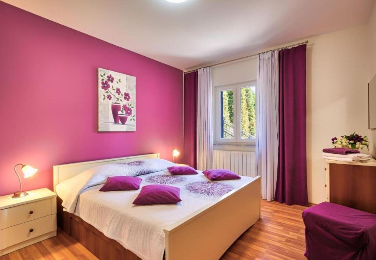 Villa a Ripenda Kras - Villa Ines for 8 people near Labin - Rabac with 48 m2 private pool & jacuzzi - only 4 km to beach