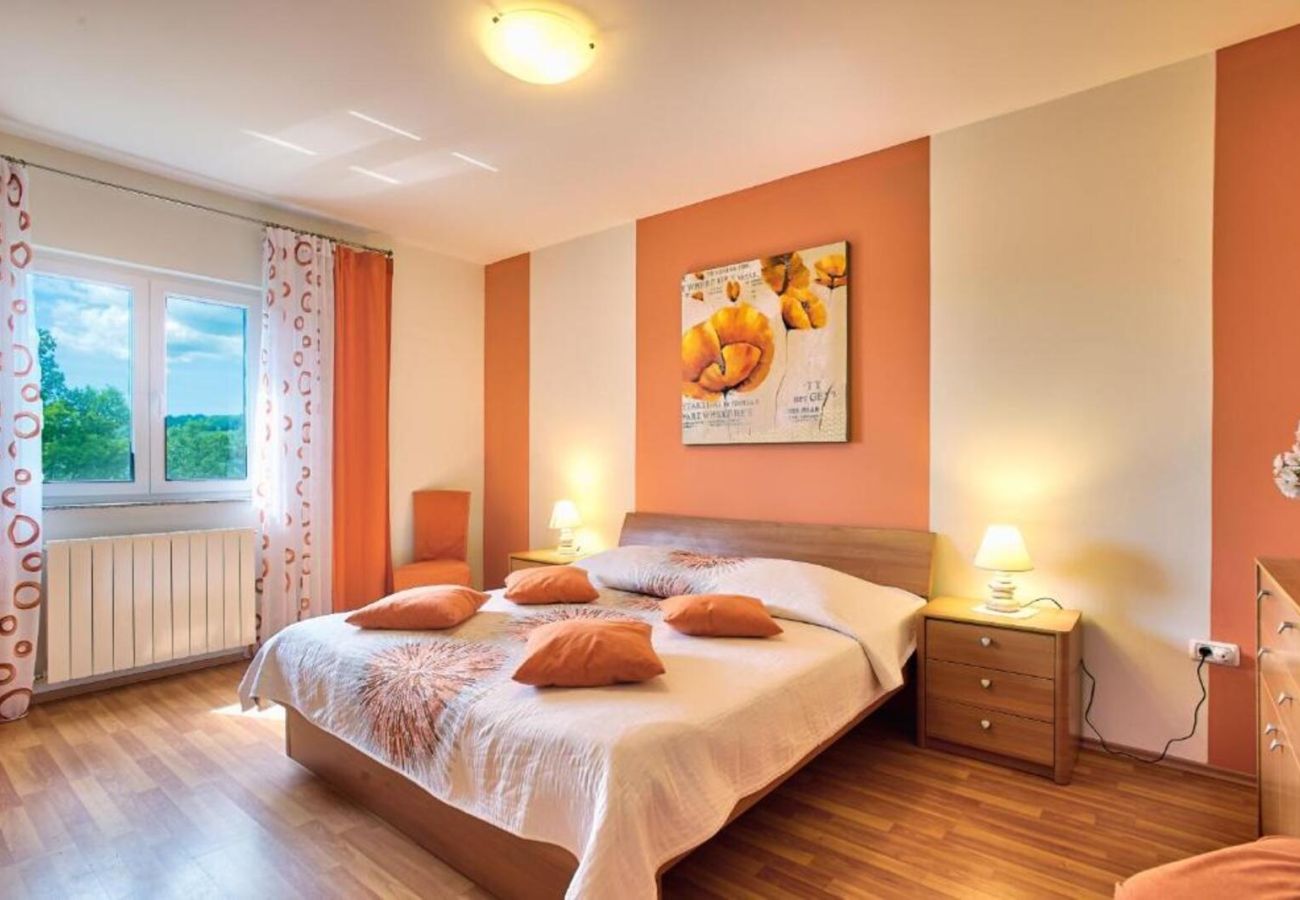 Villa a Ripenda Kras - Villa Ines for 8 people near Labin - Rabac with 48 m2 private pool & jacuzzi - only 4 km to beach