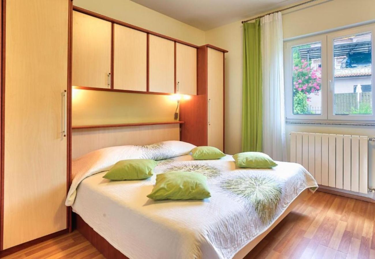 Villa a Ripenda Kras - Villa Ines for 8 people near Labin - Rabac with 48 m2 private pool & jacuzzi - only 4 km to beach