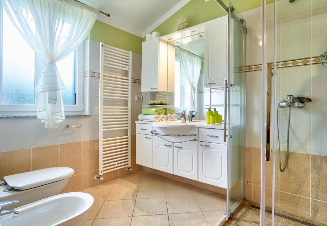 Villa a Ripenda Kras - Villa Ines for 8 people near Labin - Rabac with 48 m2 private pool & jacuzzi - only 4 km to beach