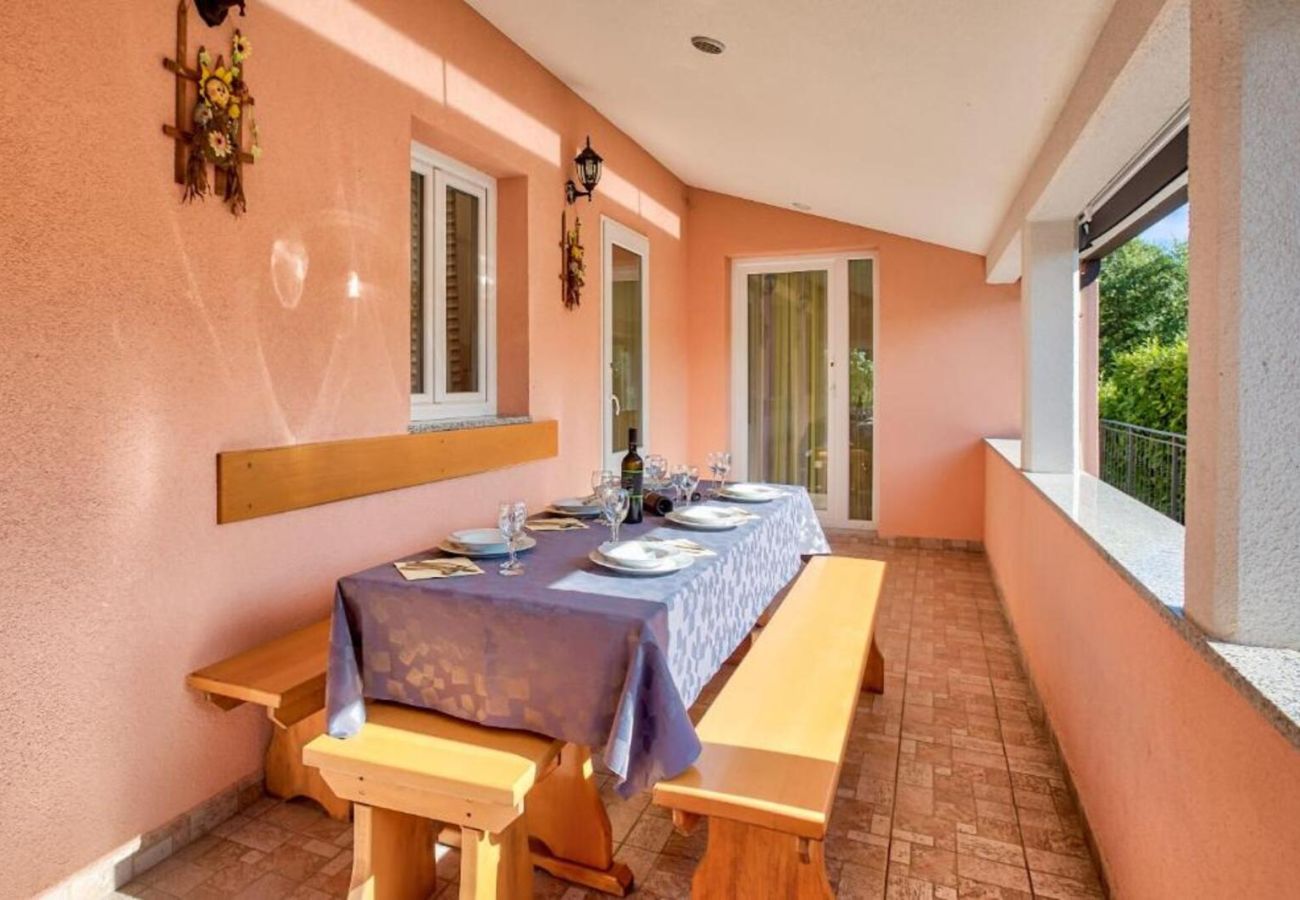 Villa a Ripenda Kras - Villa Ines for 8 people near Labin - Rabac with 48 m2 private pool & jacuzzi - only 4 km to beach