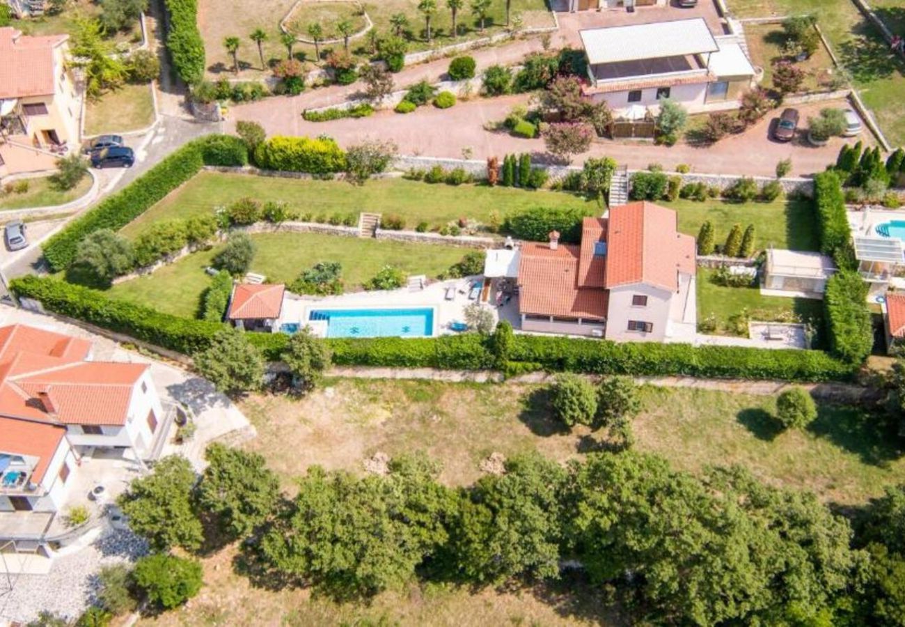 Villa a Ripenda Kras - Villa Ines for 8 people near Labin - Rabac with 48 m2 private pool & jacuzzi - only 4 km to beach