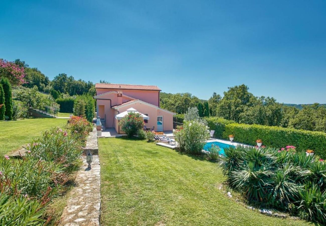 Villa a Ripenda Kras - Villa Ines for 8 people near Labin - Rabac with 48 m2 private pool & jacuzzi - only 4 km to beach