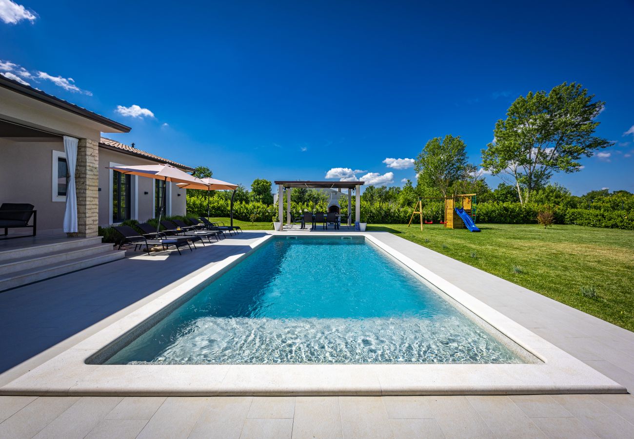 Villa a Kapelica - Villa Animo for 8 people near Labin - Rabac with private pool, children playground & beautiful garden